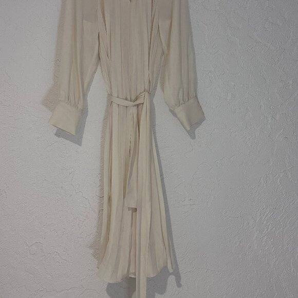 H&M Off White Long Elegant Party Dress w Belt Size S M - Worn Once - Picture 2 of 5